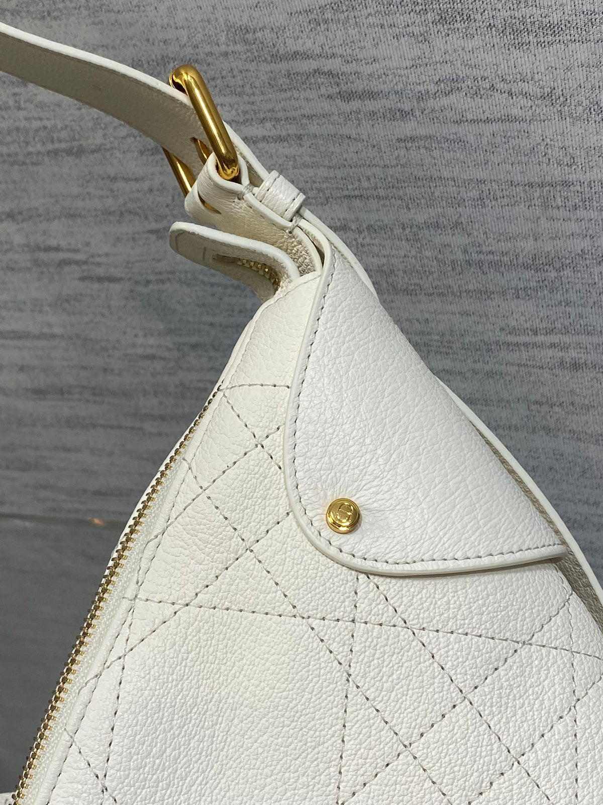 Dior 2025 Voyage Bag 28cm White Grained Calfskin 267763