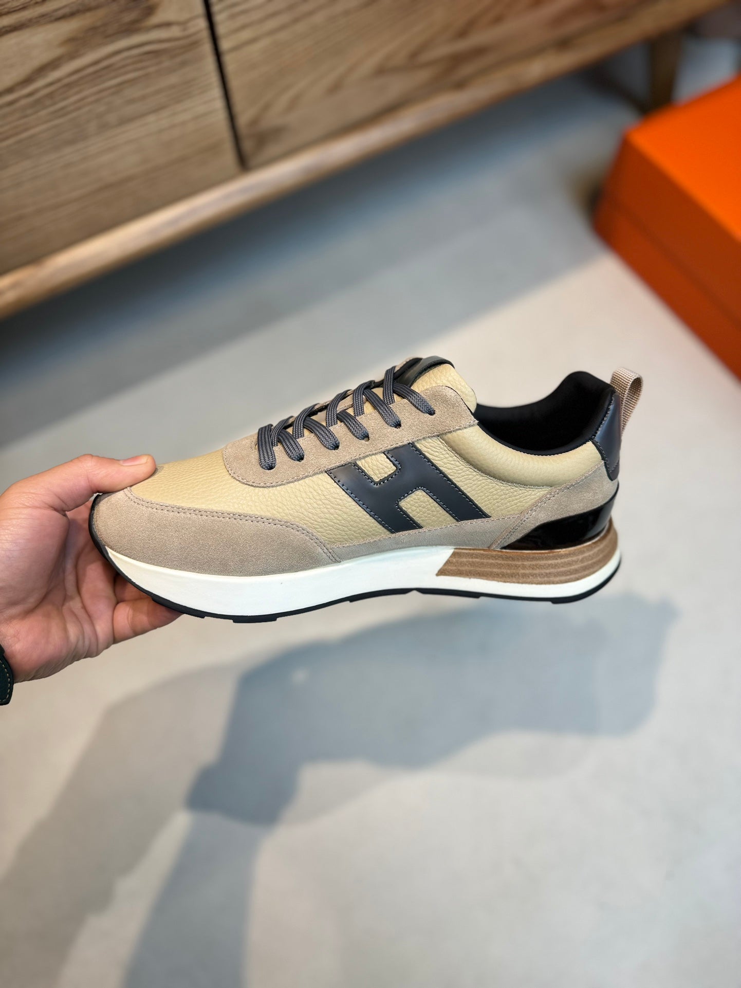HM INTERACTIVE LACE-UP SNEAKER BEIGE CALFSKIN