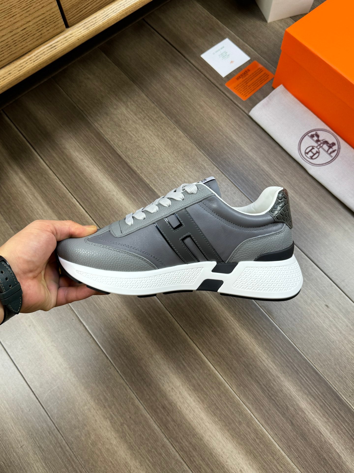 HM TRAIL SNEAKER GRAY CALFSKIN