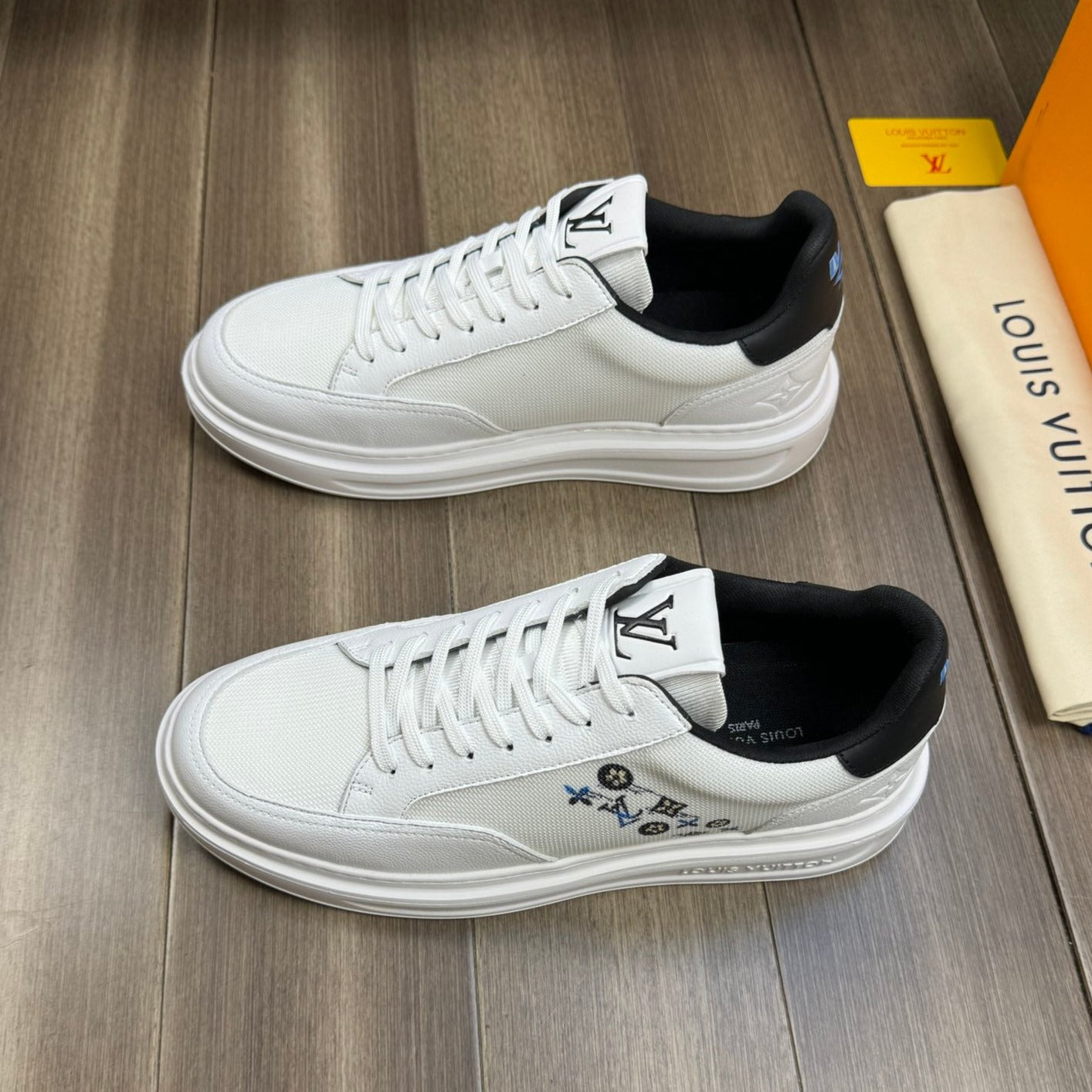 LV TRAINER SNEAKER WHITE AND BLACK CALFSKIN AND BREATHABLE FABRIC