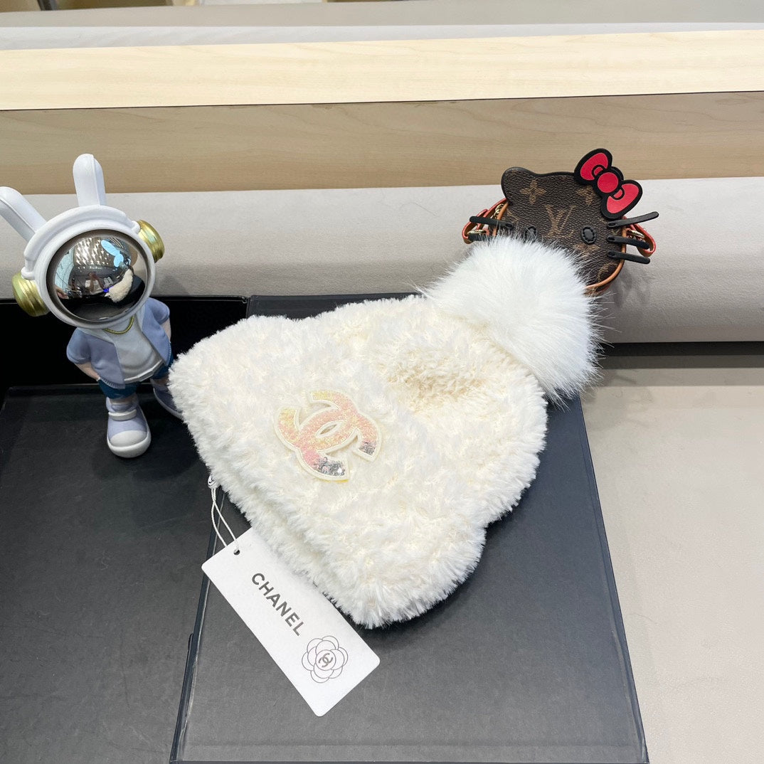 BEANIE HAT IN WHITE SOLF FLEECE 419714