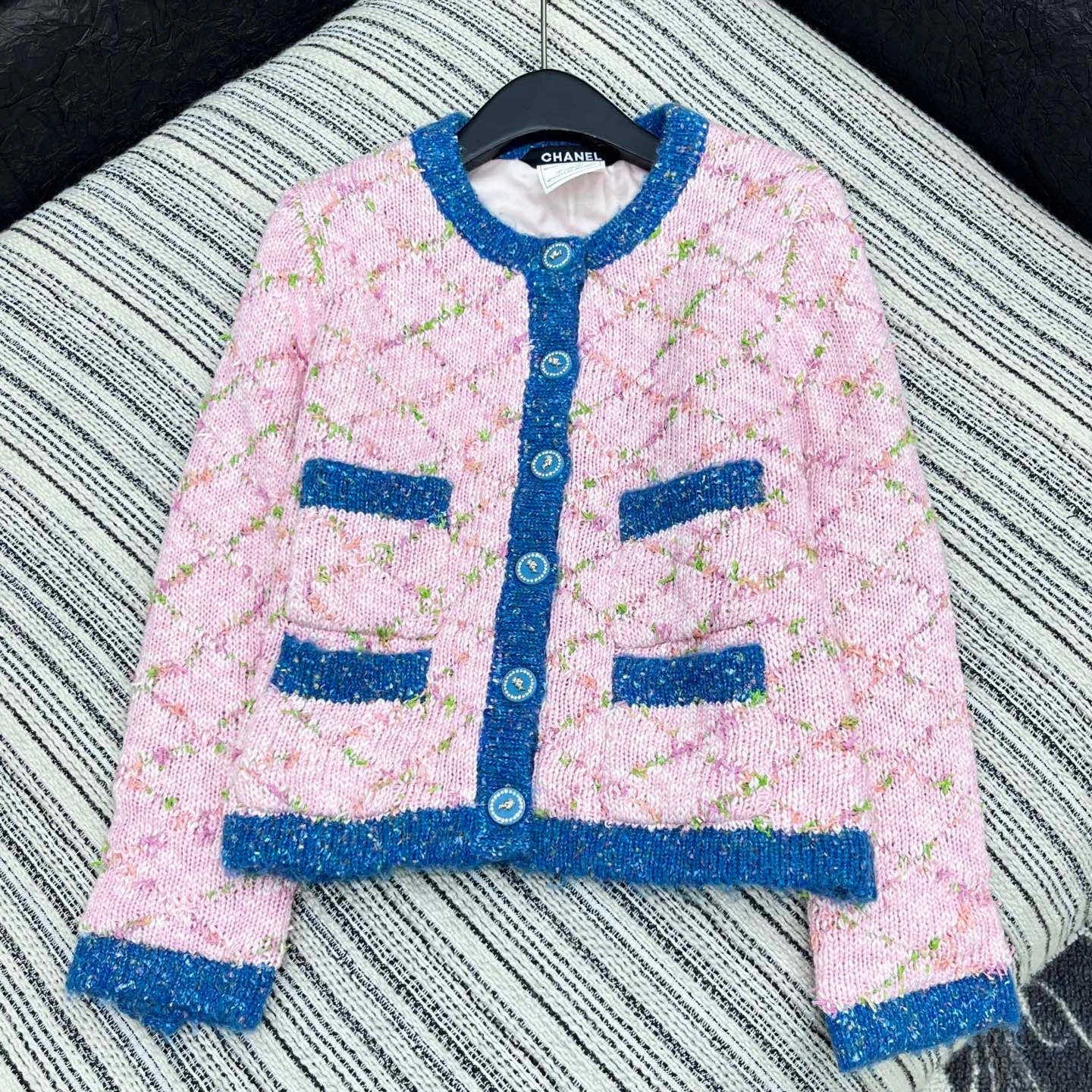 CC 2025 Cardigan Pink Blue Wool 325890