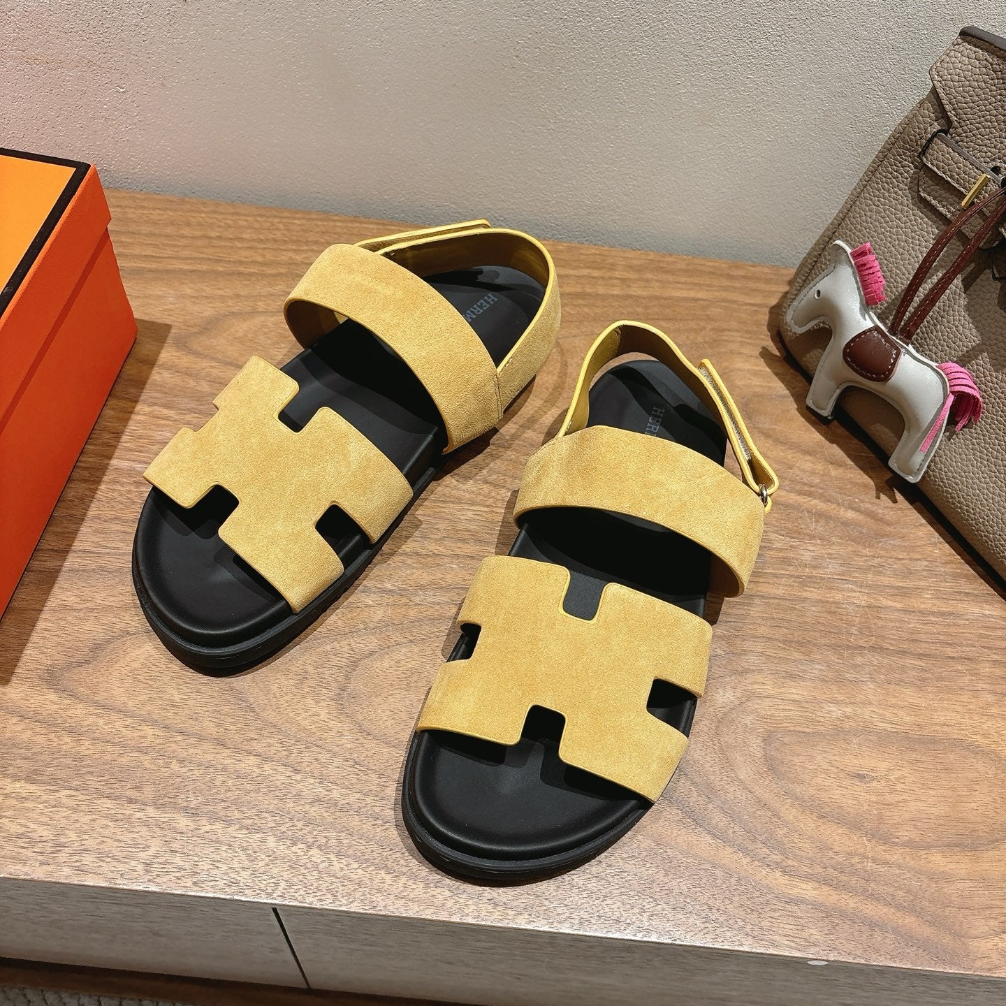 HM Men's 25 Genius Sandals Yellow Suede 651351