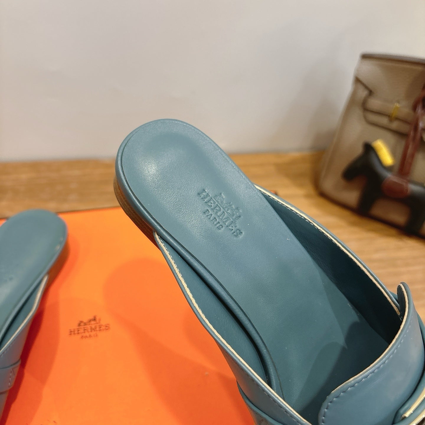HM 26ss Mule Deep Blue Calfskin Gold Buckle 638465