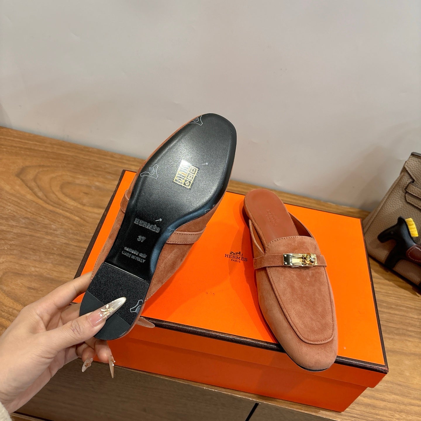 HM 26ss Mule Camel Brown Suede Calfskin 638483
