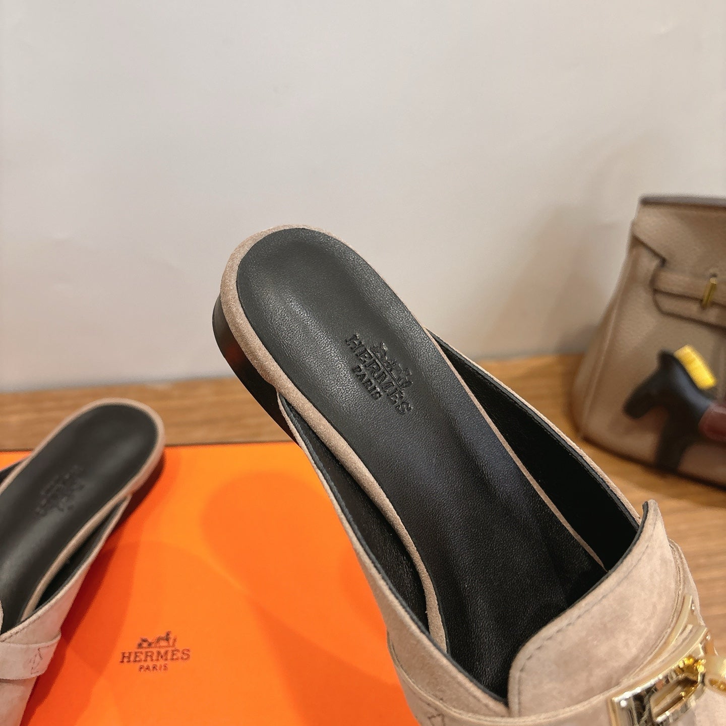 HM 26ss Mule Beige Black Suede Calfskin 638479