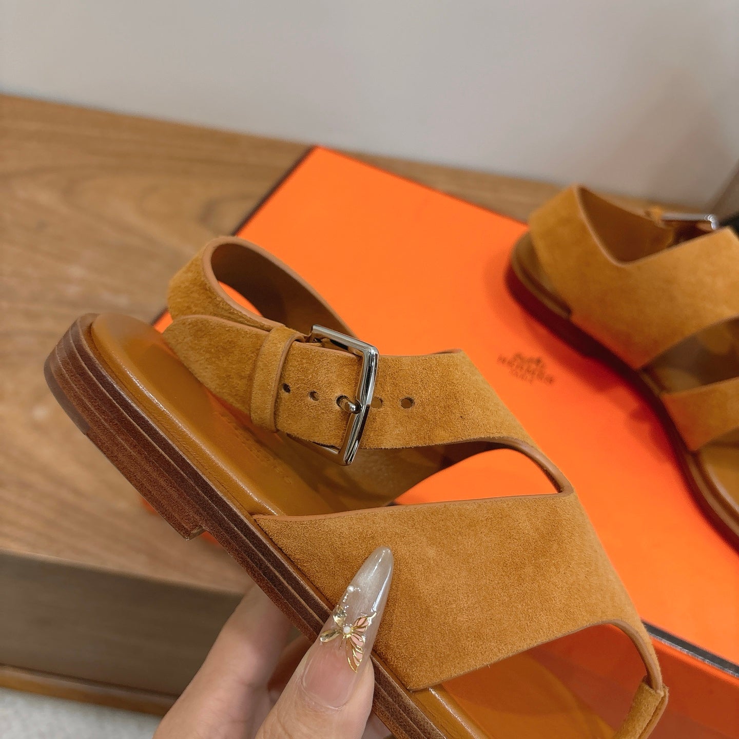 HM 26ss Thong Sandal Brown Suede Calfskin 638407