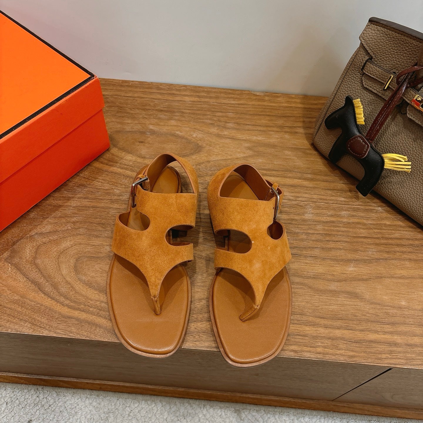 HM 26ss Thong Sandal Brown Suede Calfskin 638407