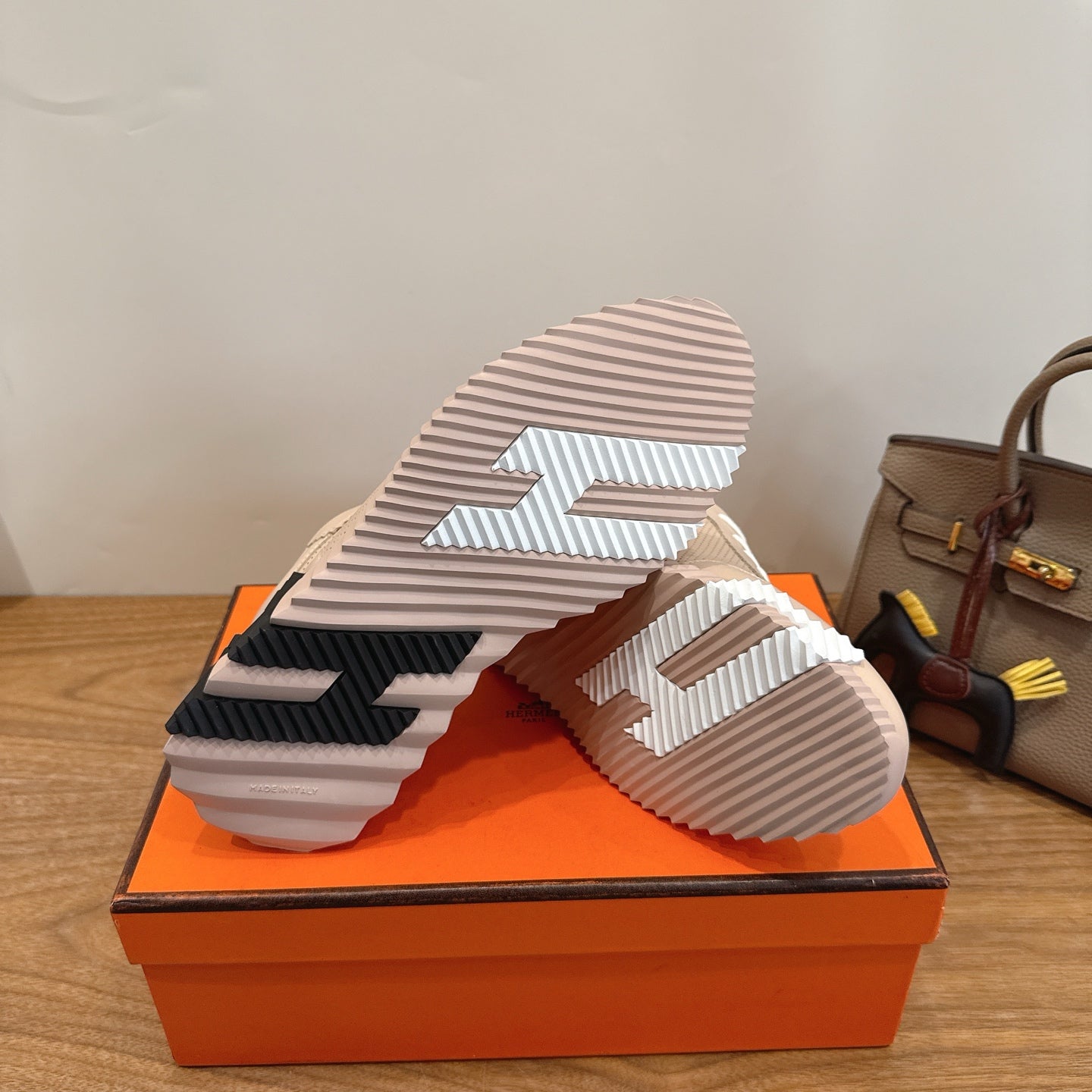 HM 26ss Sneakers Beige Leather 638580