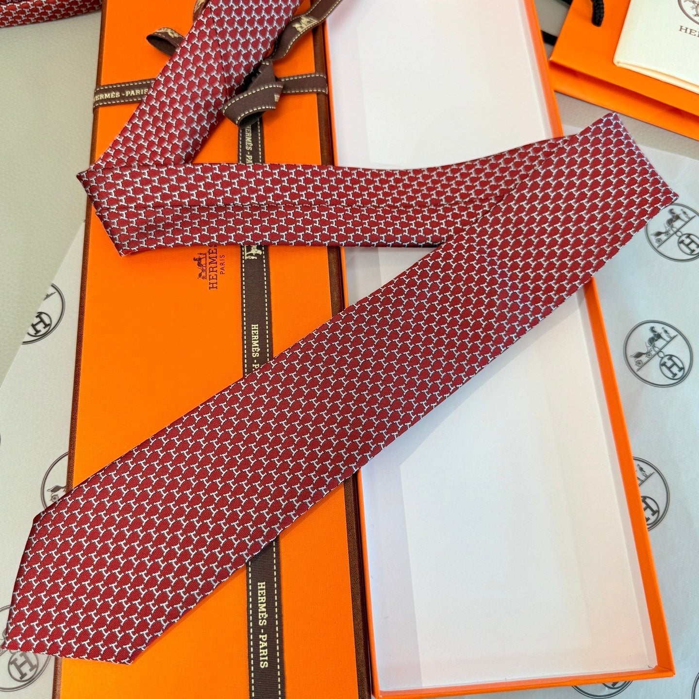 HM men red silk tie 574487