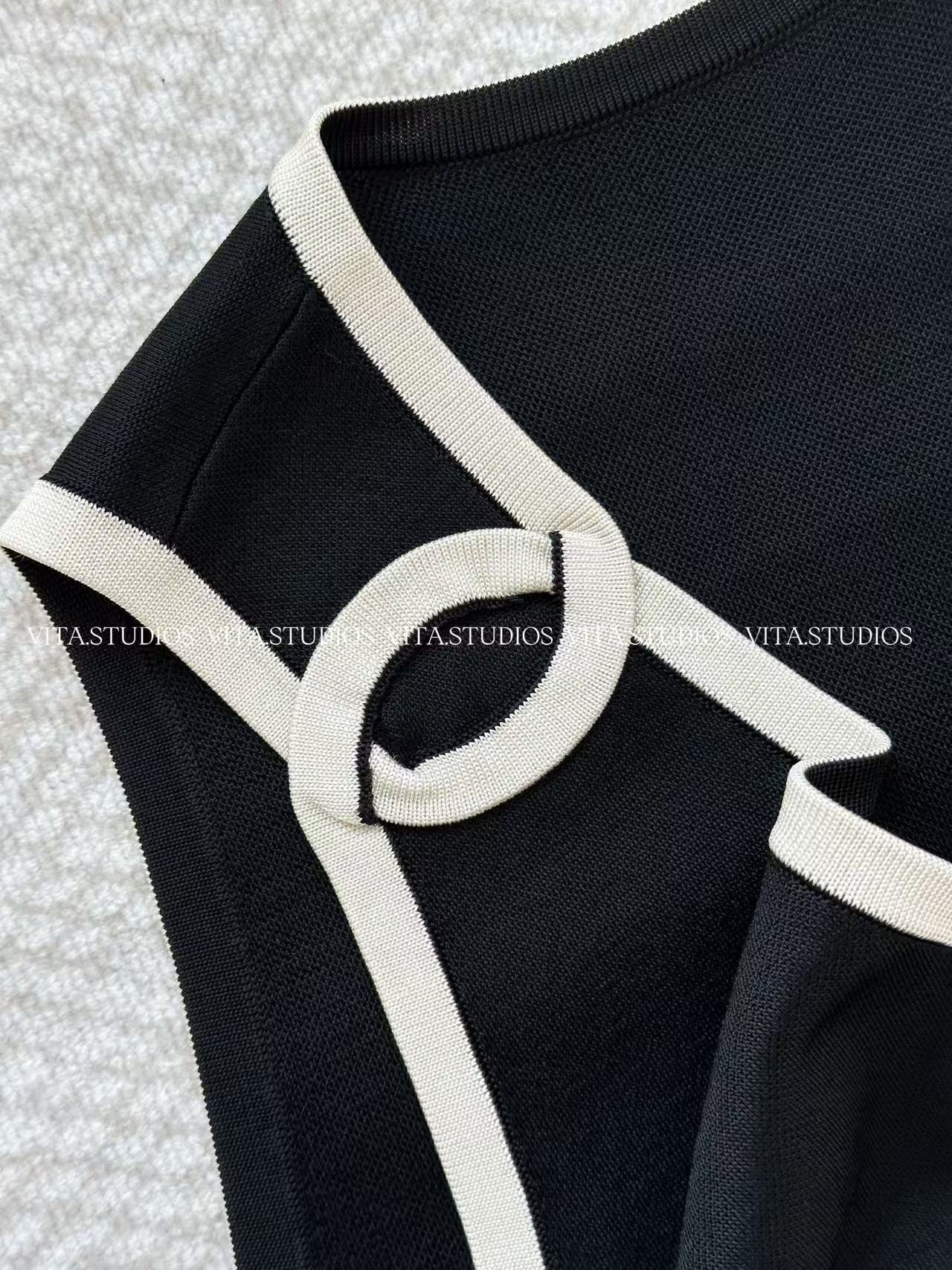 Chanel 2026 Color-blocked V-neck Knit Vest Soie Silk 377548