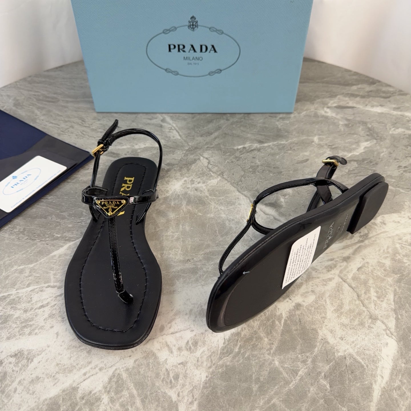 Prada 2026 Thong Sandals Patent Leather 789403