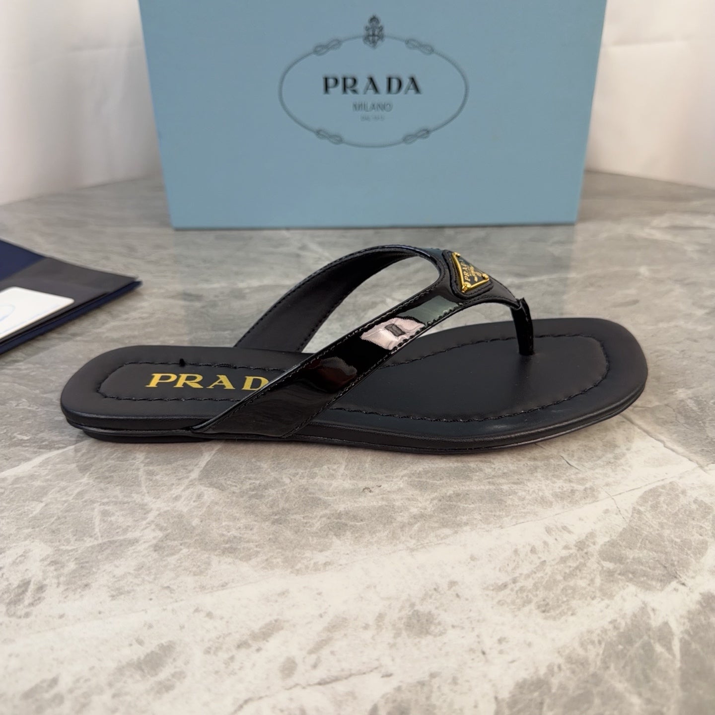 Prada 2026 Flipflops Patent Leather 789406