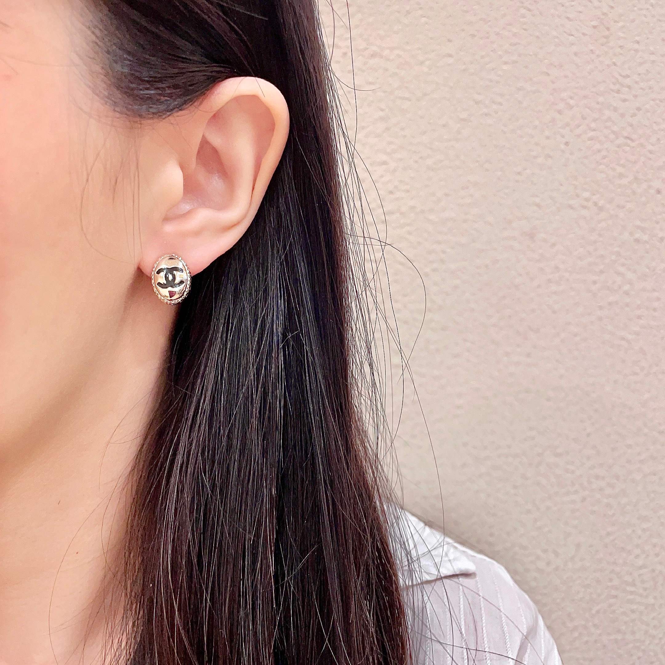 CC Vintage Double C Black Gold Earrings