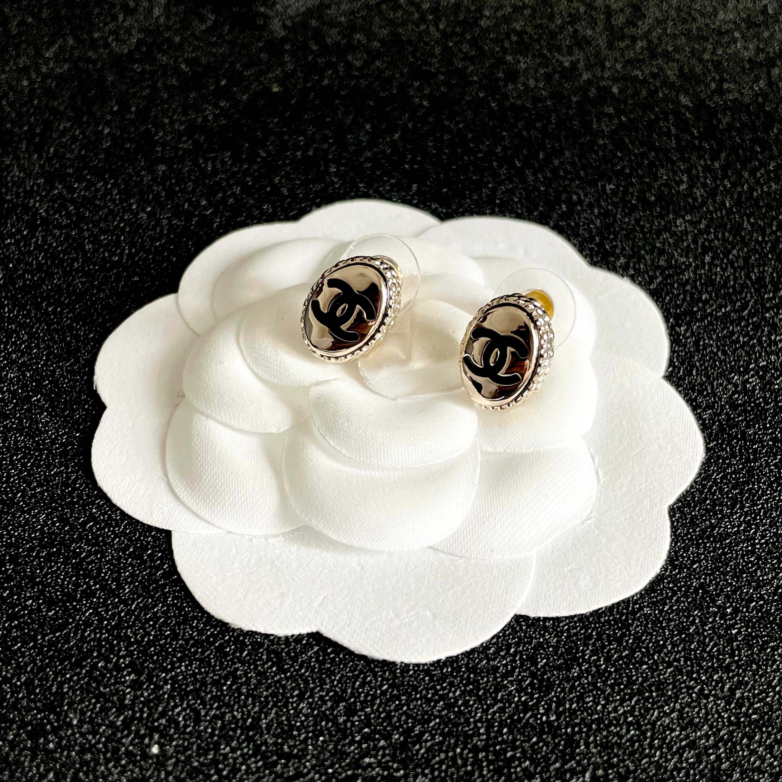 CC Vintage Double C Black Gold Earrings