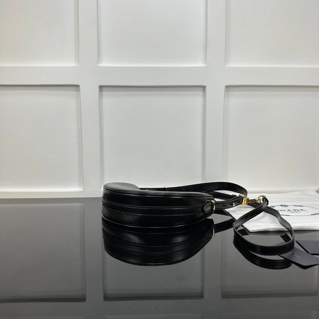 Prada 2026 Arque Shoulder Bag 22.5cm Patent Calfskin