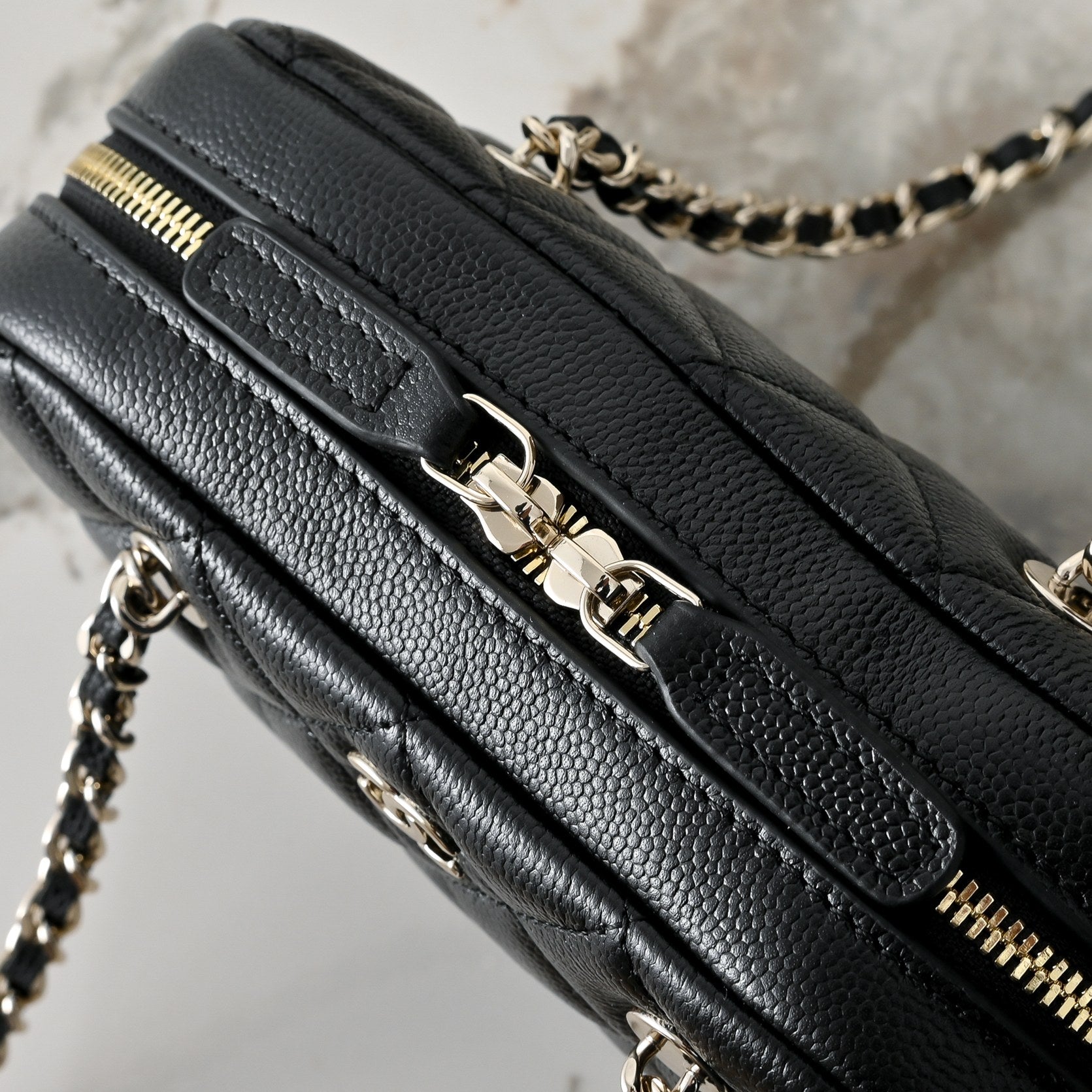 Chanel 2026 Chain Clutch Bag 19.5cm Black Calfskin 140657