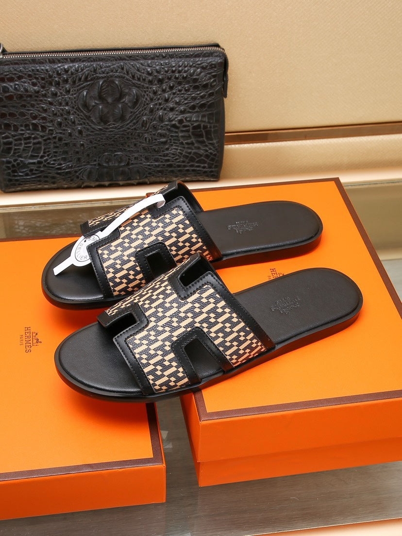 HM ORAN SANDAL BLACK AND PEACHY LAMBSKIN