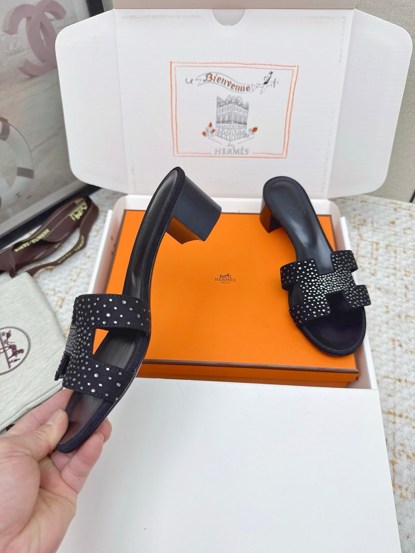 HM 26ss Oran Sandals Black Crystal Suede Cowhide 625256