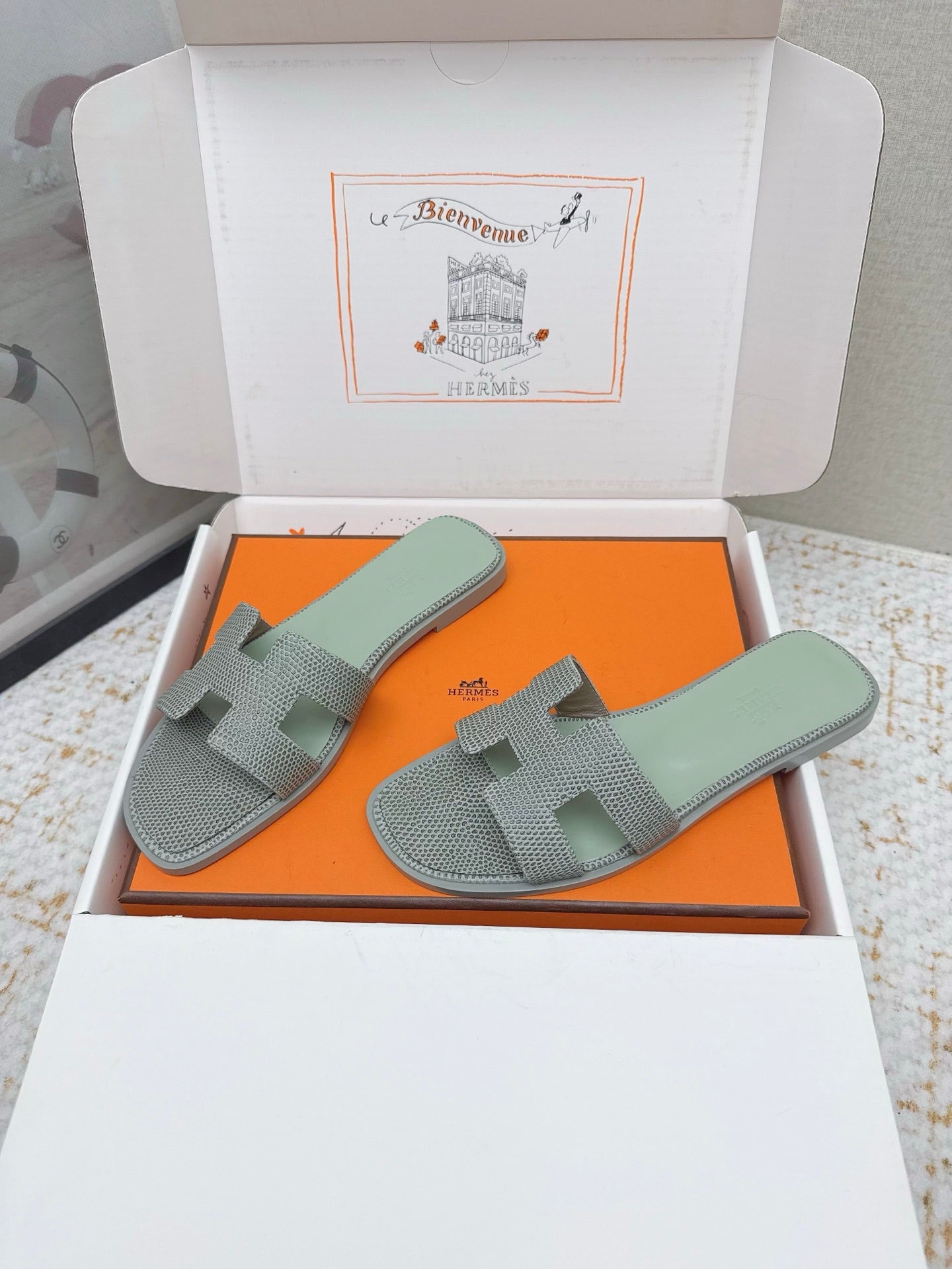 HM 26ss Oran Sandals Gray Green Cowhide 625047