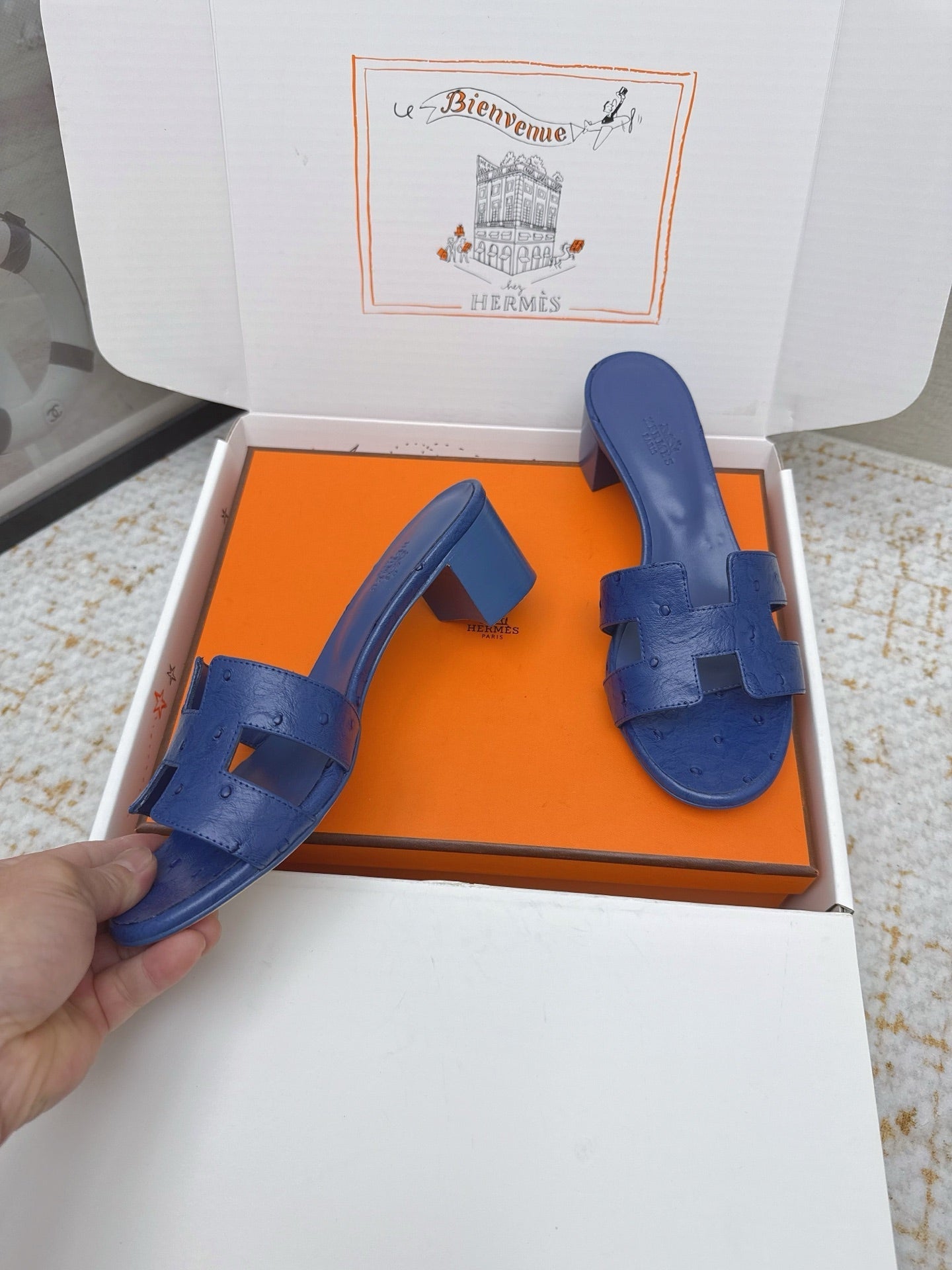 HM 26ss Oran Sandals 50 Blue Encre Ostrich Leather 625131