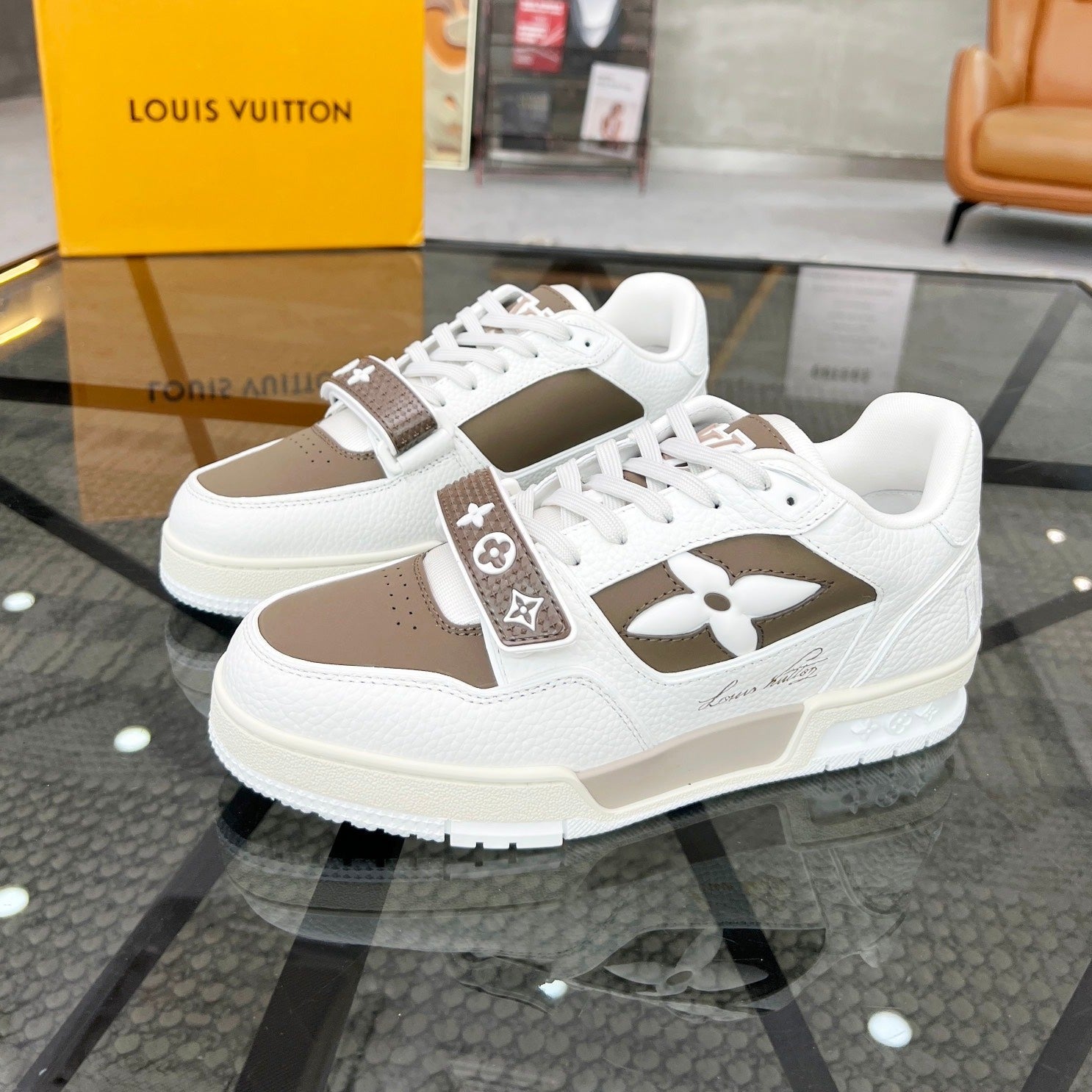 LV TRAINER SNEAKER WHITE CALFSKIN MIX CAMEL BEIGE SUEDE