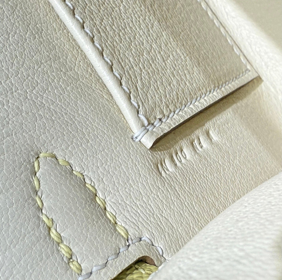 HM Mini Kelly 19 Milkshake White Epsom 243206