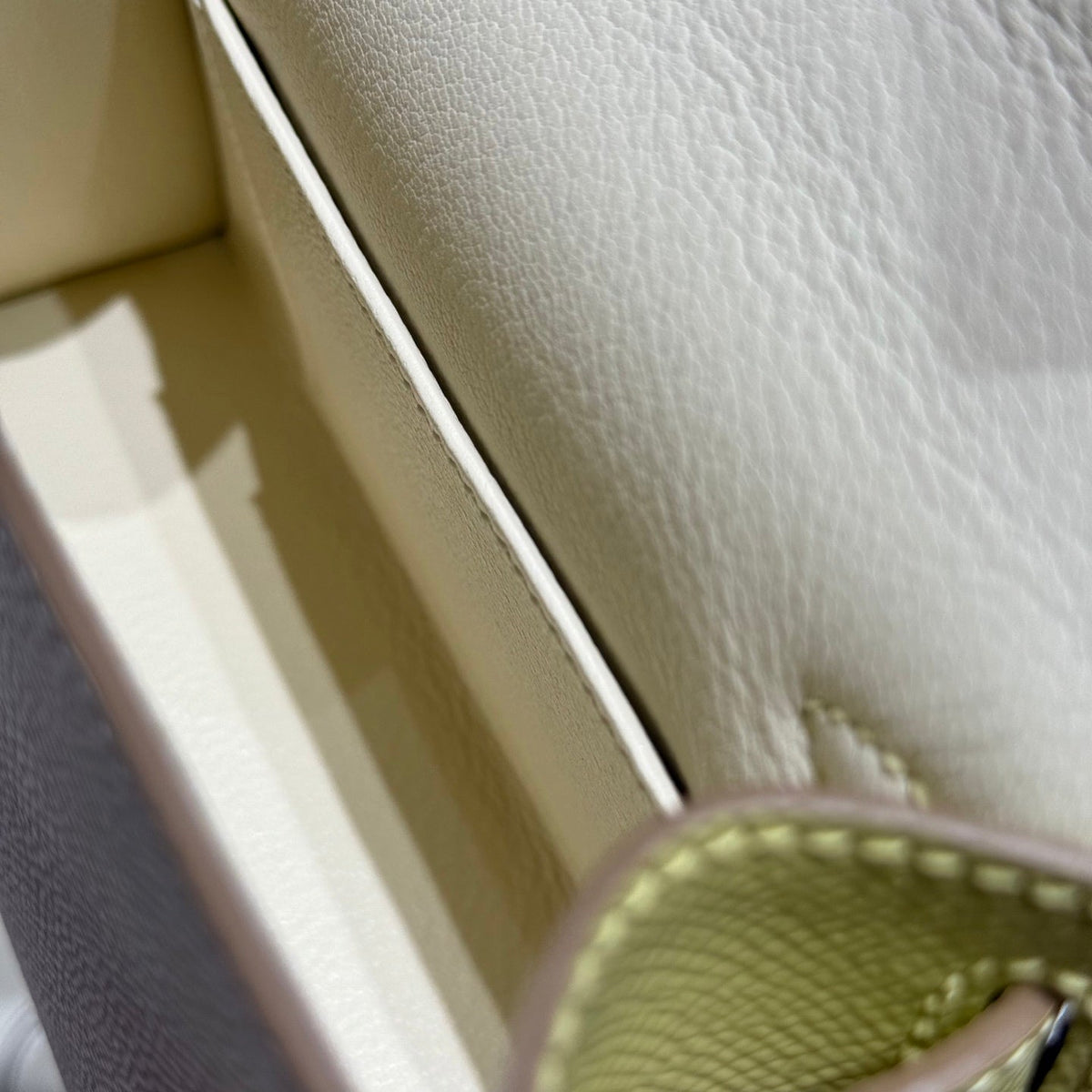 HM Mini Kelly 19 Milkshake White Epsom 243206