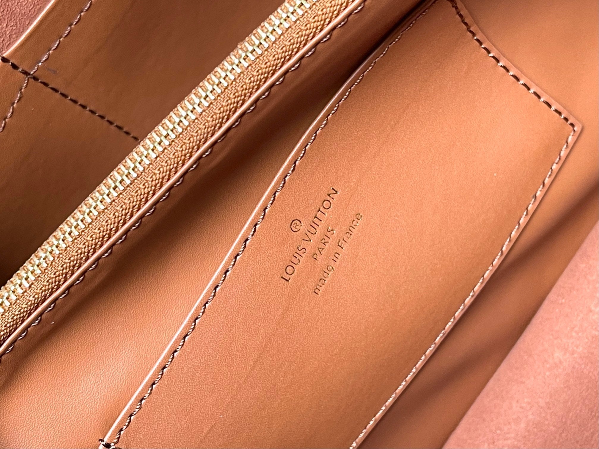 CAPUCINES GM 38CM BROWN ORANGE TAURILLON LEATHER