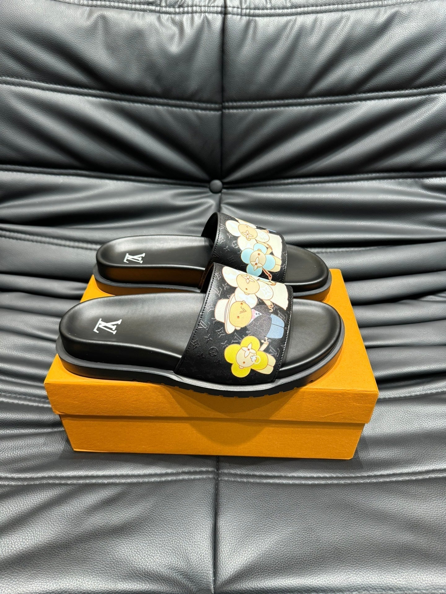 LV SLIPPERS IN BLACK MONOGRAM CALFSKIN