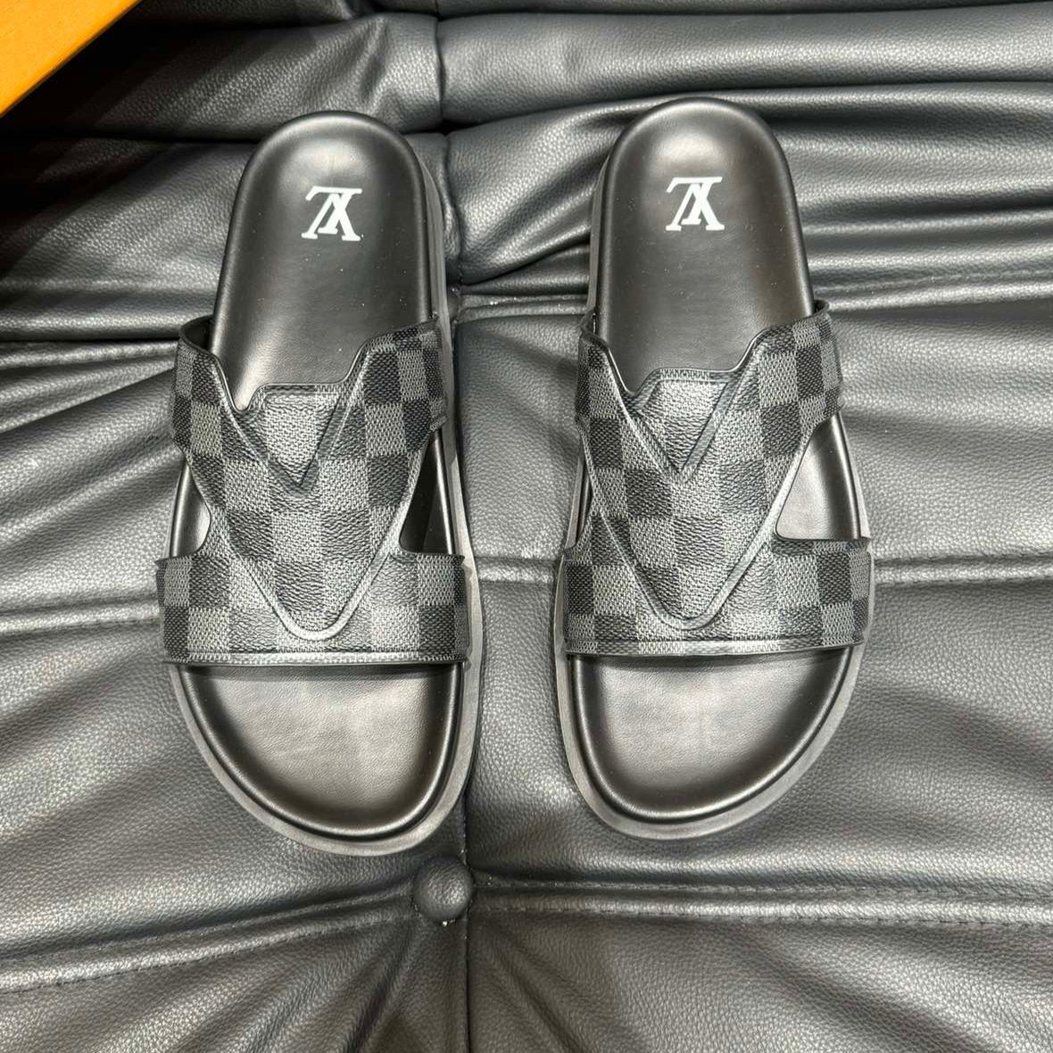 LV OASIS MULE IN BLACK DAMIER CALFSKIN