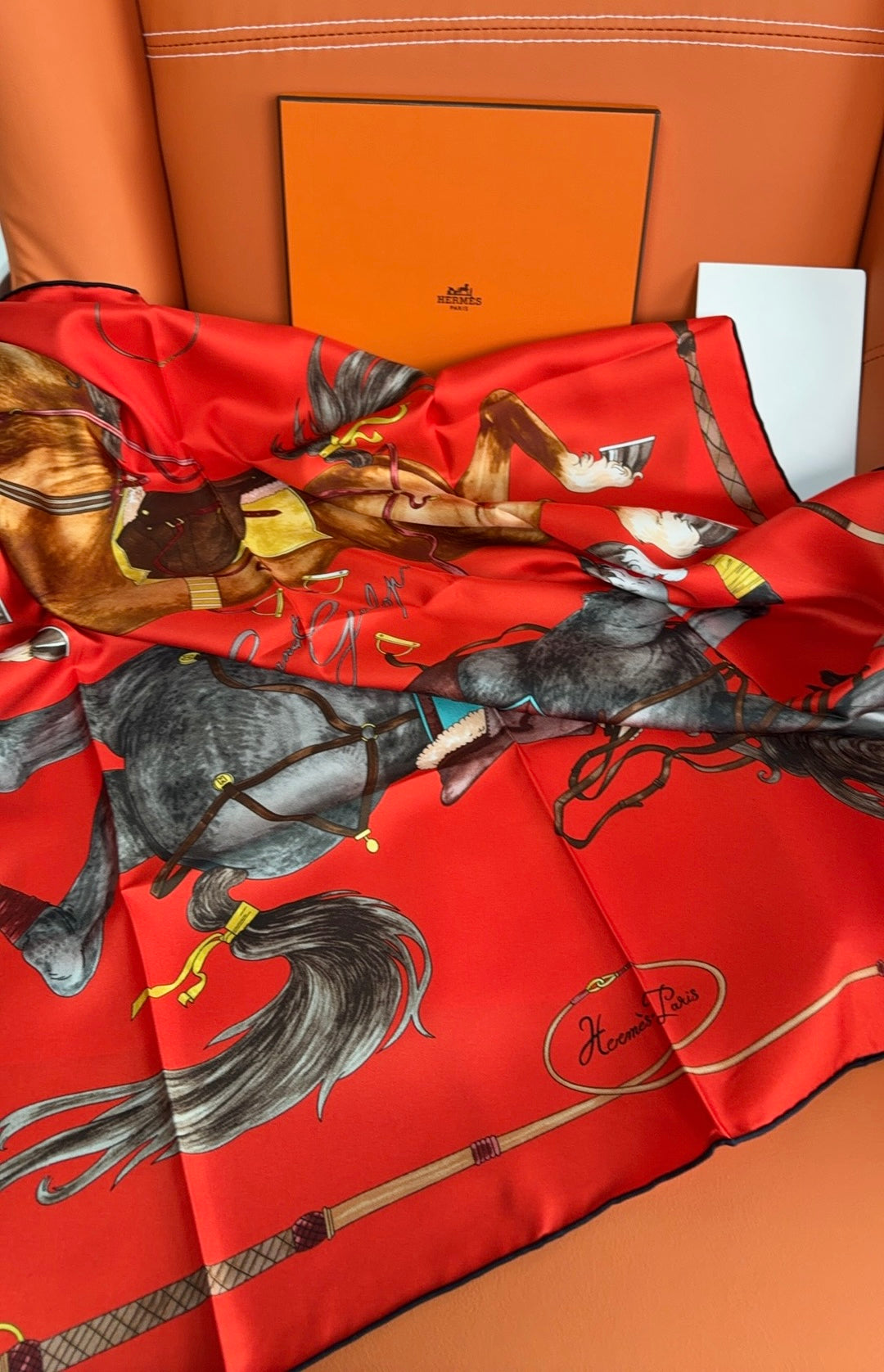 HM 26s 90 House Scarf Red Colorful Mulberry Silk 153371