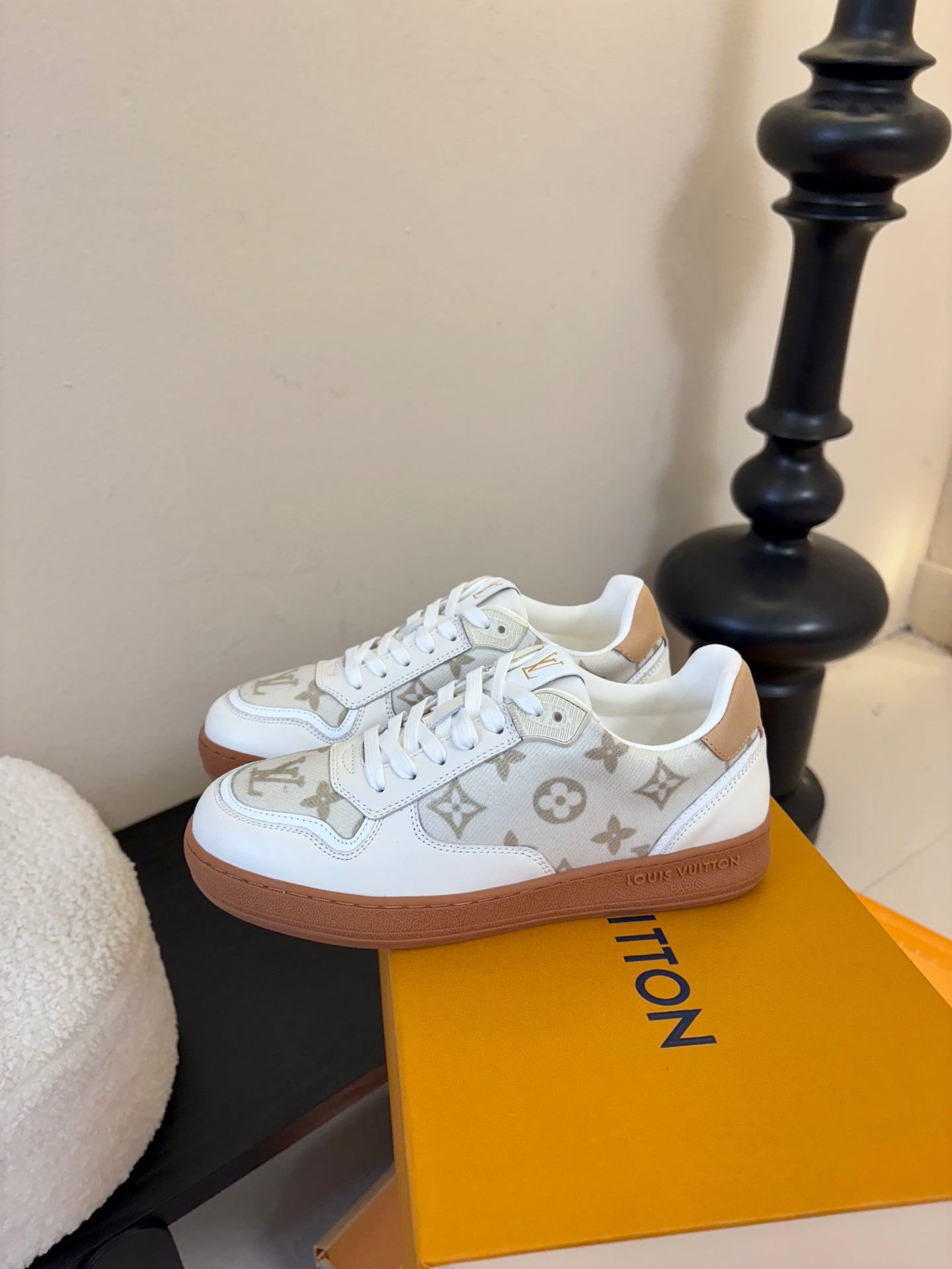 LV 26ss Lagoon Sneaker White Beige Cowhide 627299