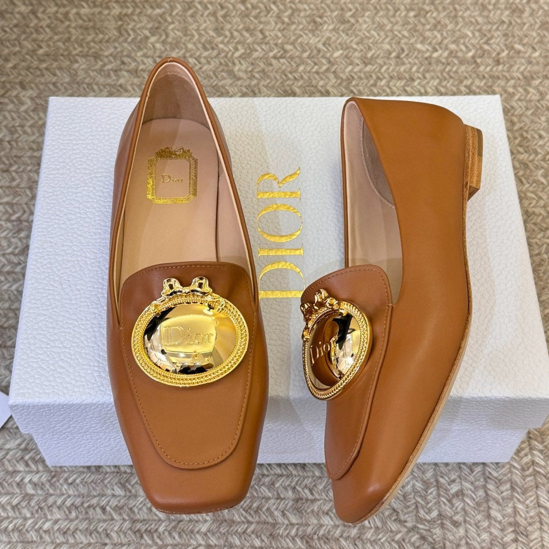 Dior 2026 Medaillon Logo Loafer Cowhide 884816