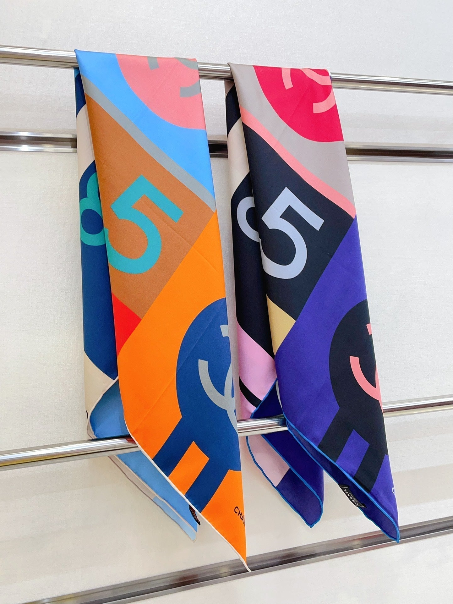 CC Square Scarf 90 CM In Colorful Silk Twill 177652