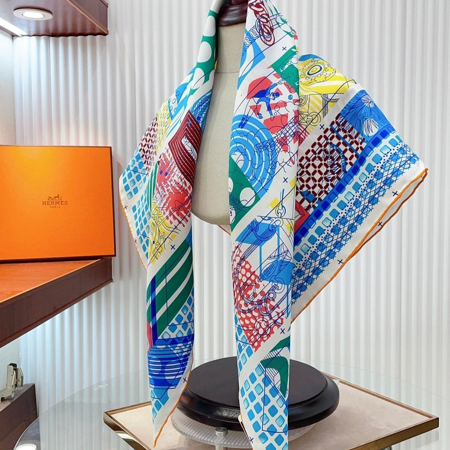 Twilly au Bloc Liste Vernie Scarf 90 CM In Light Blue Colorful Silk Twill 228984