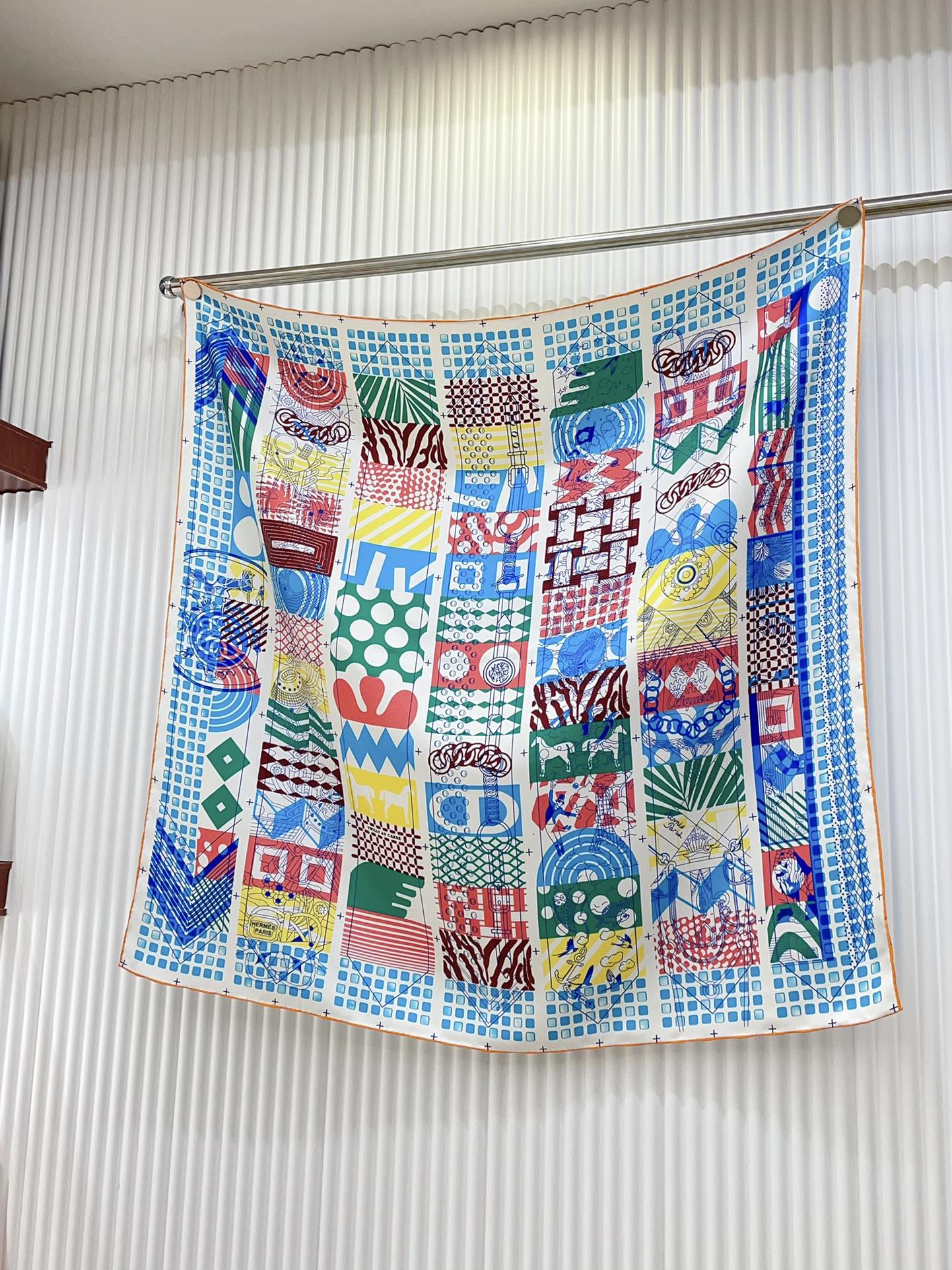 Twilly au Bloc Liste Vernie Scarf 90 CM In Light Blue Colorful Silk Twill 228984