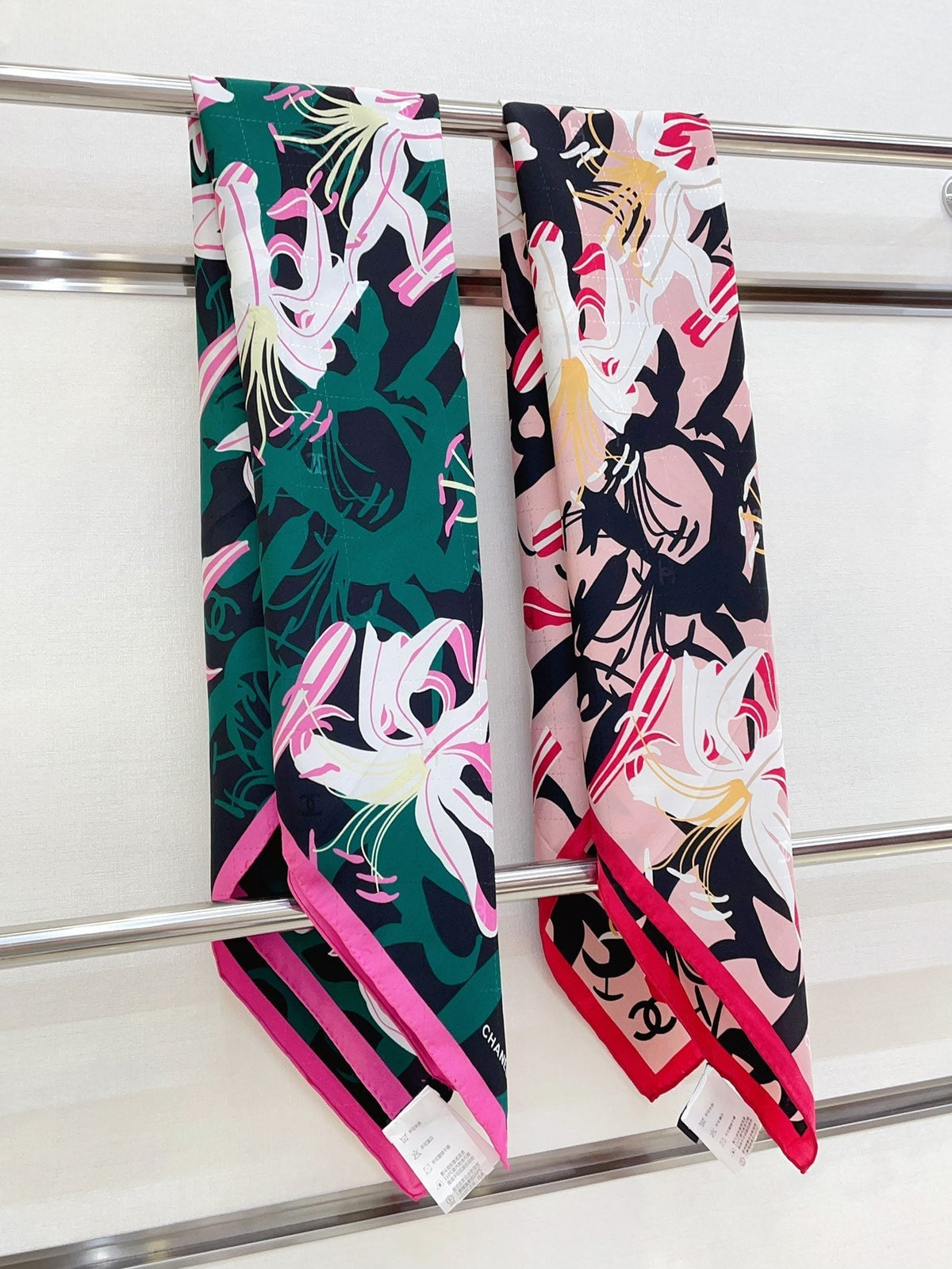 CC Square Scarf 90 CM In Colorful Silk Twill  296708