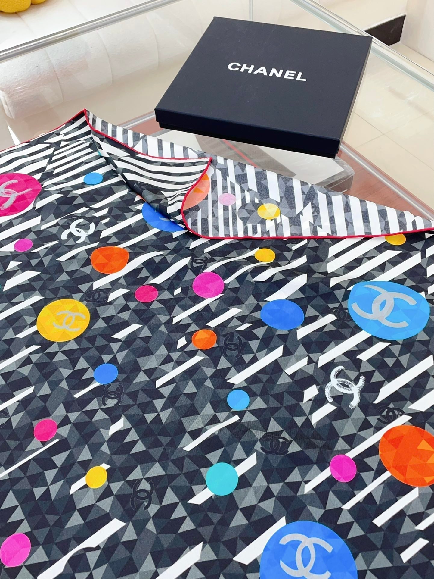 CC Square Scarf 90 CM In Colorful Silk Twill 335850