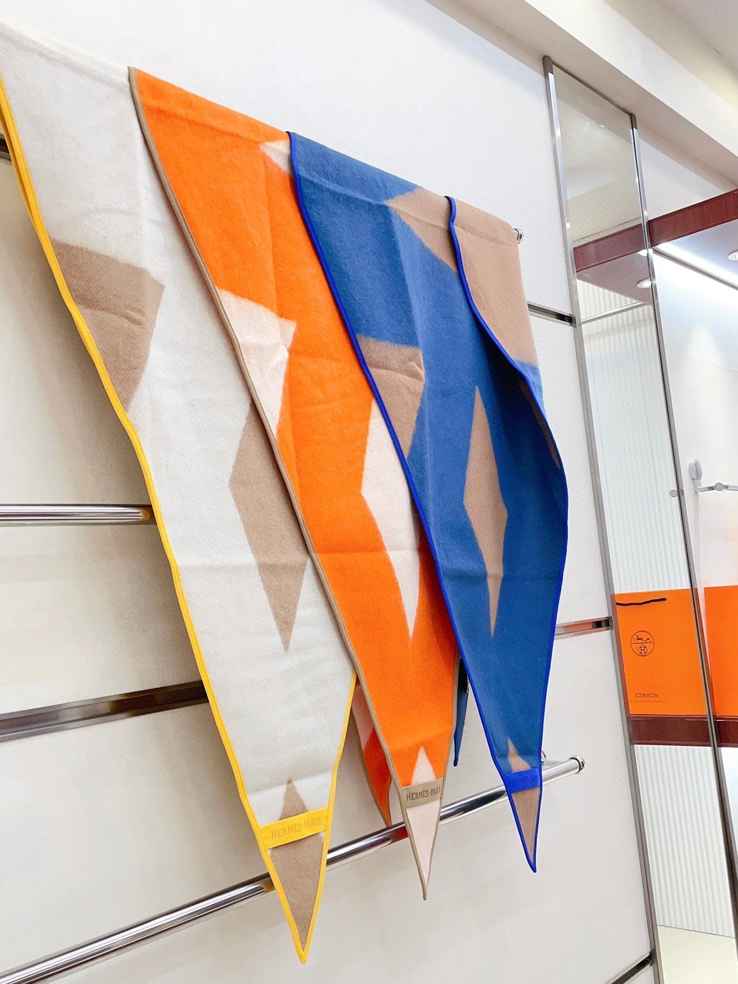 Diamond Shaped Scarf 186 CM In Blue Mix Dark Beige Cashmere 373673