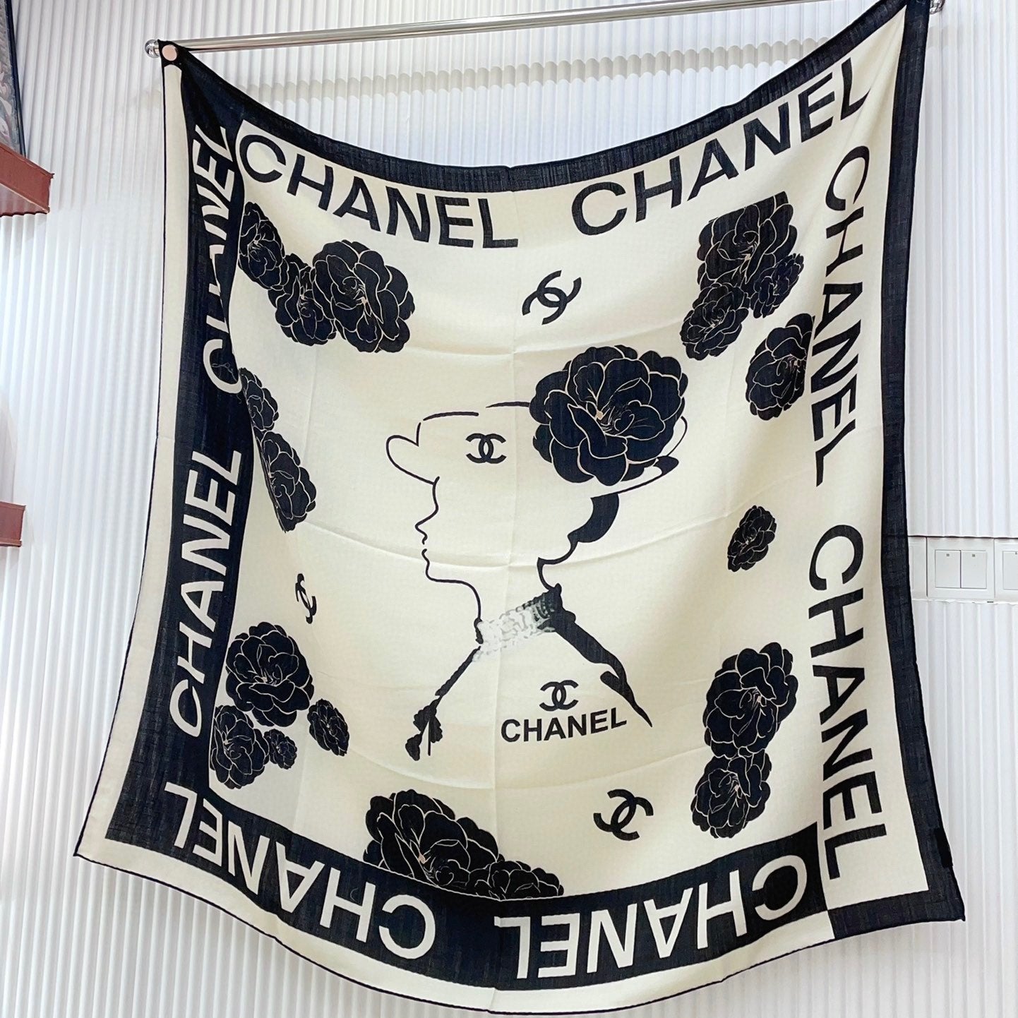 CC Square Scarf 140 CM In White Mix Black Cashmere Silk 389993