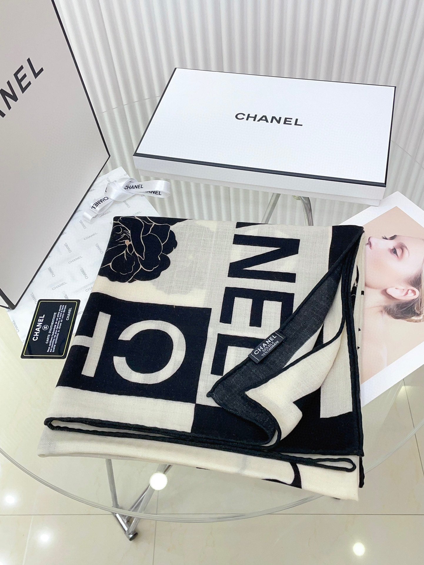 CC Square Scarf 140 CM In White Mix Black Cashmere Silk 389993
