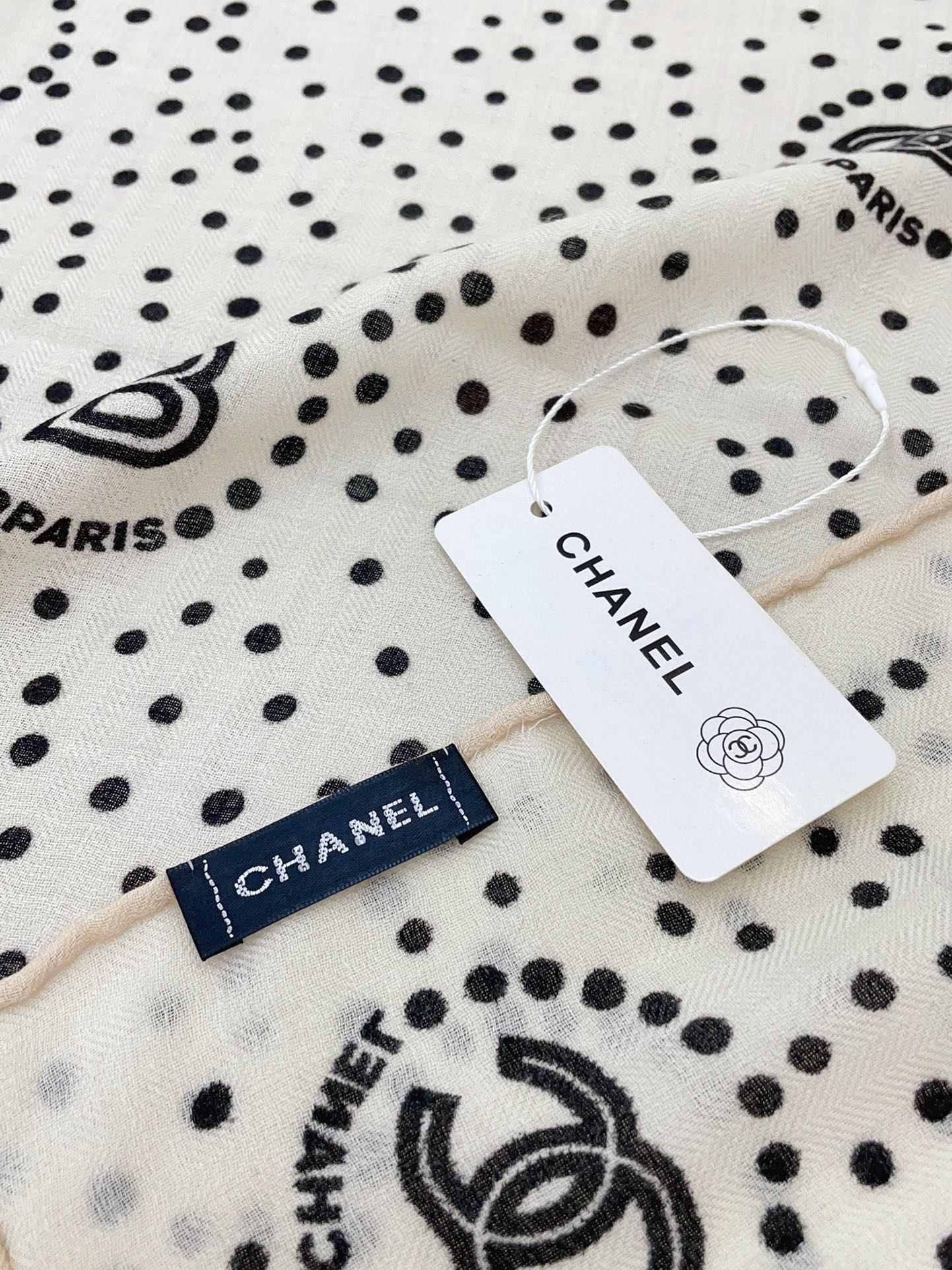 CC Square Scarf 140 CM In White Mix Black Cashmere And Silk  398279