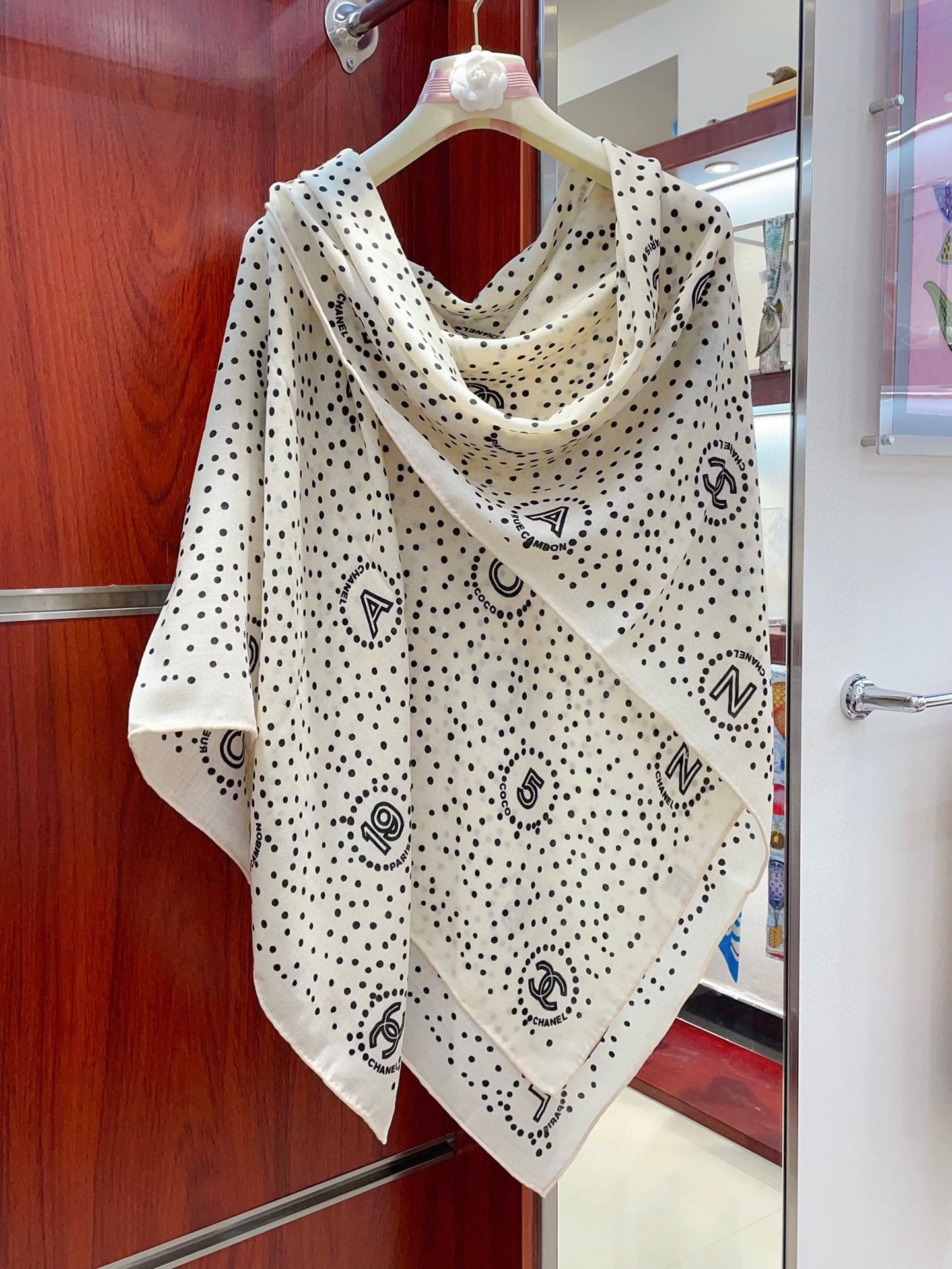 CC Square Scarf 140 CM In White Mix Black Cashmere And Silk  398279