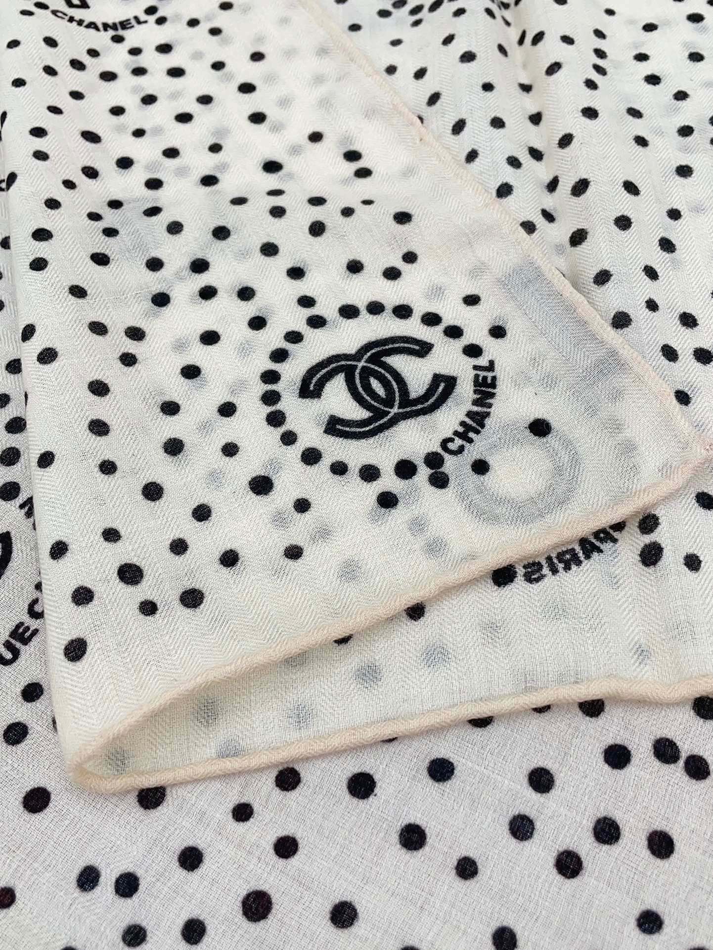 CC Square Scarf 140 CM In White Mix Black Cashmere And Silk  398279