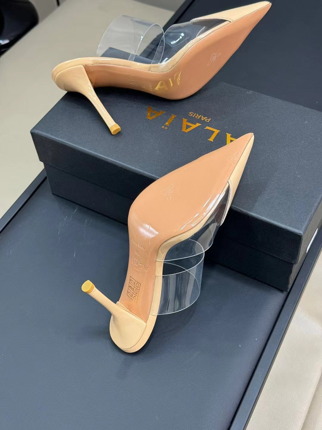alaia mule 90 optic beige heart lambskin