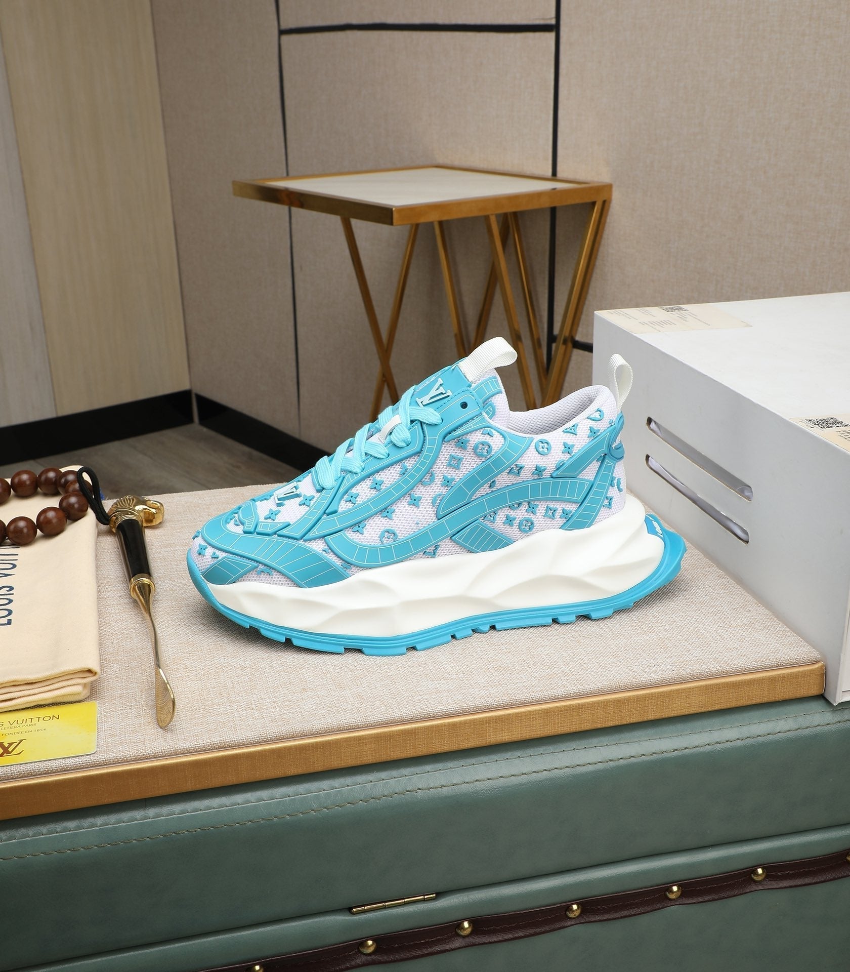 LV TRAINER WHITE MIX BLUE CALFSKIN AND BREATHABLE MESH