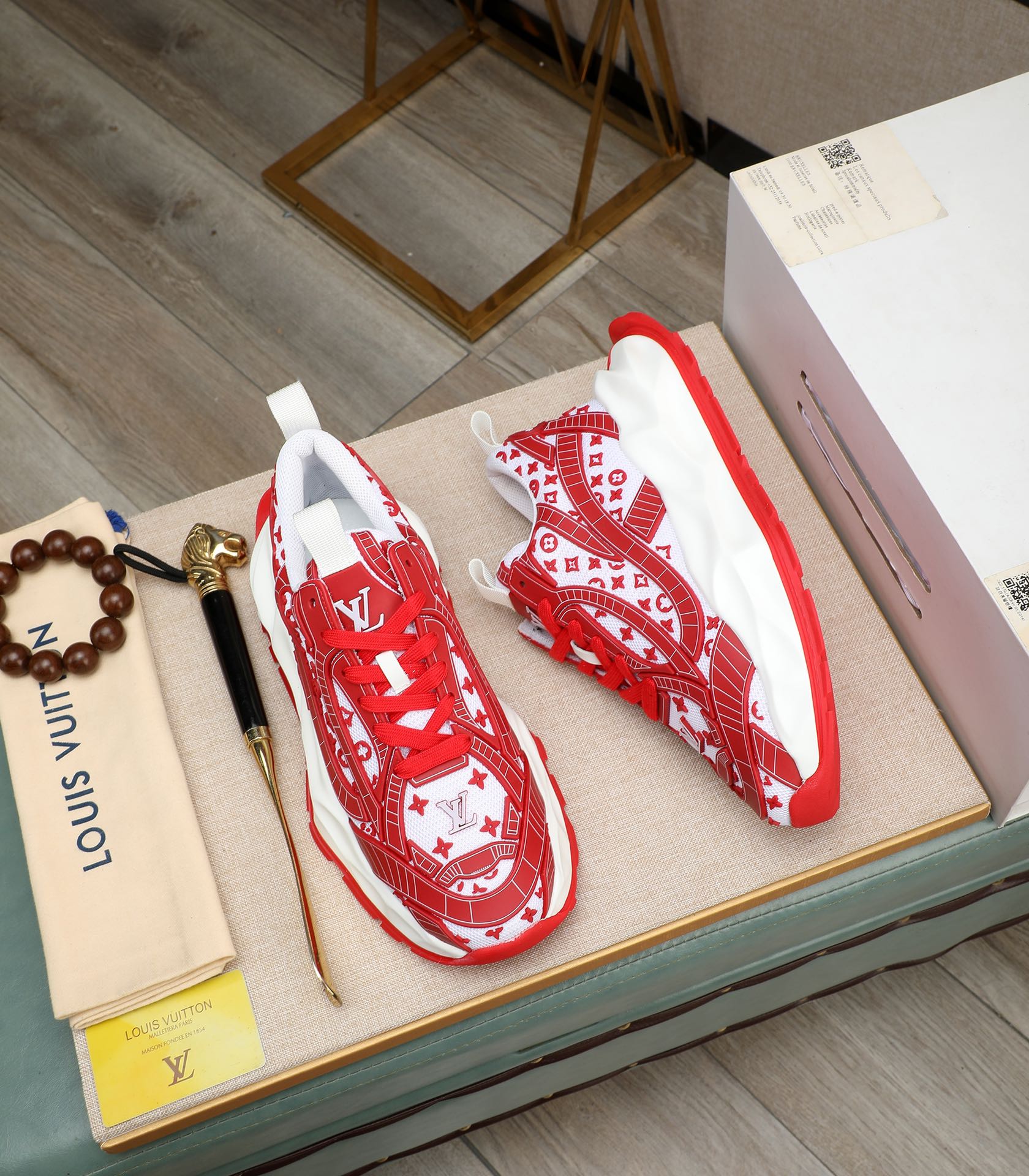LV TRAINER WHITE MIX RED CALFSKIN AND BREATHABLE MESH