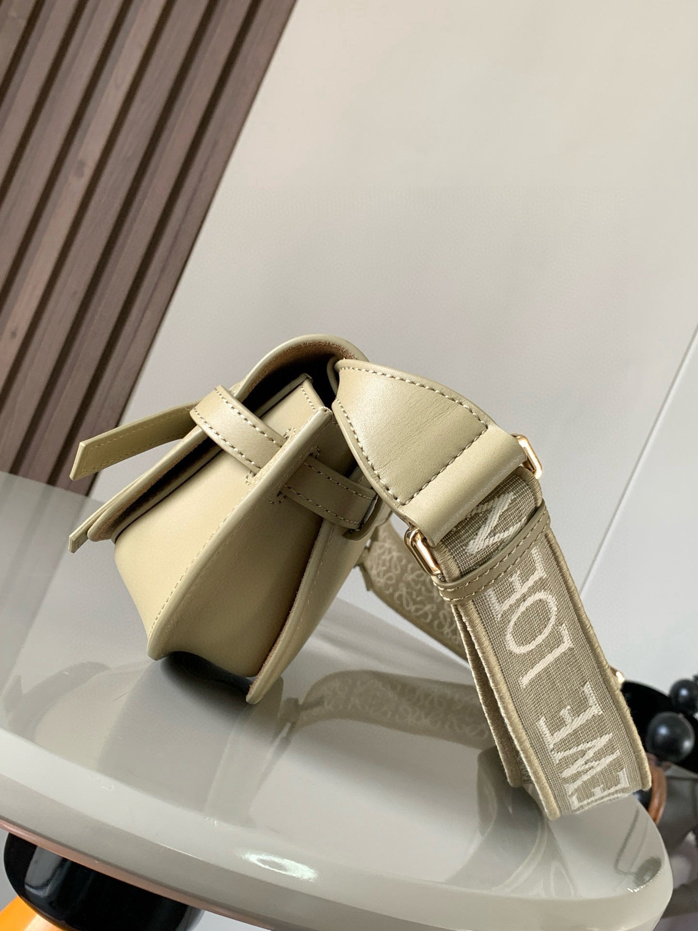 Loewe Saddle Bag 21 Beige Leather 280434