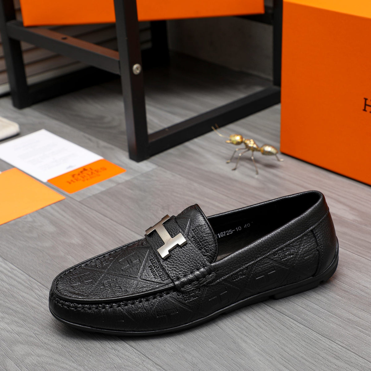 HM SQUARE MOTIF LOAFER BLACK EMBOSSED CALFSKIN